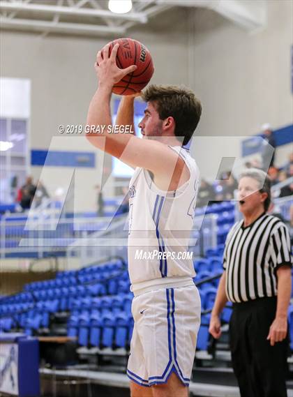 Thumbnail 3 in Deer Creek vs Westmoore photogallery.