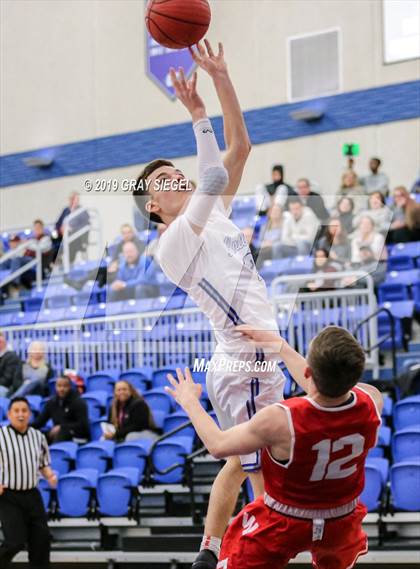 Thumbnail 3 in Deer Creek vs Westmoore photogallery.