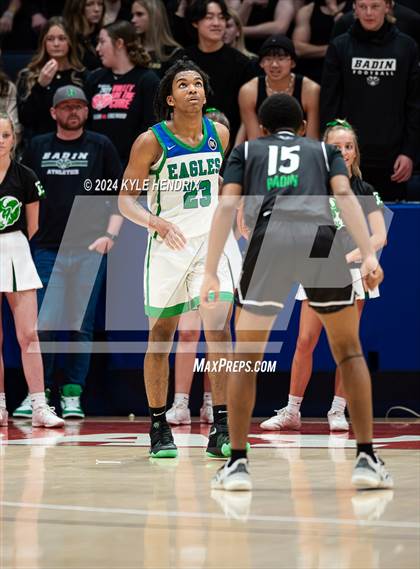 Thumbnail 2 in Chaminade Julienne Catholic vs. Badin (OHSAA Division II District Final) photogallery.