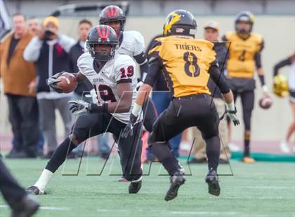 Thumbnail 1 in South Gate vs. San Fernando (CIF LA City Section D2 Final) photogallery.