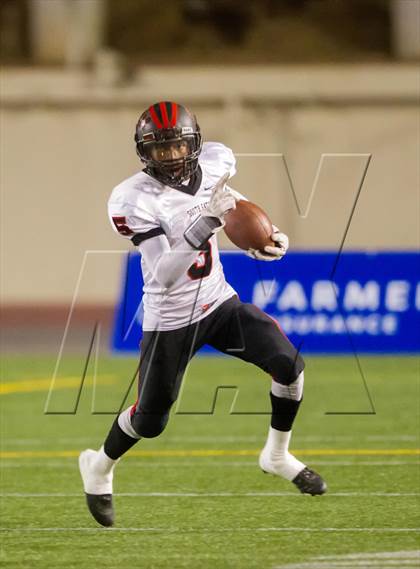 Thumbnail 3 in South Gate vs. San Fernando (CIF LA City Section D2 Final) photogallery.