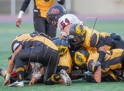 Thumbnail 2 in South Gate vs. San Fernando (CIF LA City Section D2 Final) photogallery.