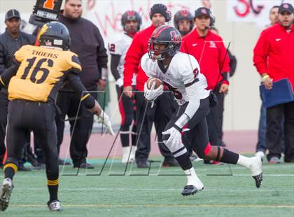 Thumbnail 1 in South Gate vs. San Fernando (CIF LA City Section D2 Final) photogallery.