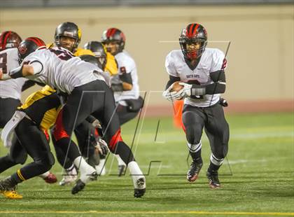 Thumbnail 2 in South Gate vs. San Fernando (CIF LA City Section D2 Final) photogallery.