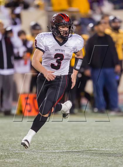 Thumbnail 2 in South Gate vs. San Fernando (CIF LA City Section D2 Final) photogallery.
