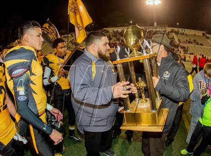Thumbnail 2 in South Gate vs. San Fernando (CIF LA City Section D2 Final) photogallery.