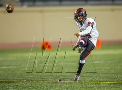 Thumbnail 1 in South Gate vs. San Fernando (CIF LA City Section D2 Final) photogallery.