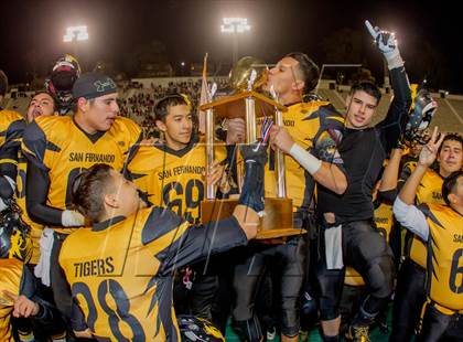 Thumbnail 1 in South Gate vs. San Fernando (CIF LA City Section D2 Final) photogallery.