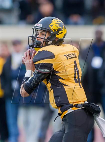 Thumbnail 2 in South Gate vs. San Fernando (CIF LA City Section D2 Final) photogallery.