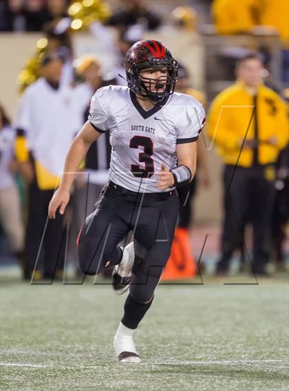 Thumbnail 3 in South Gate vs. San Fernando (CIF LA City Section D2 Final) photogallery.