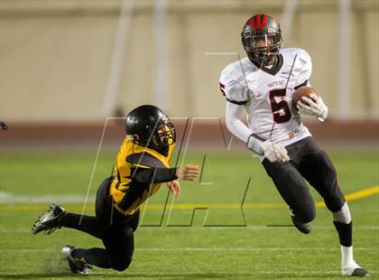 Thumbnail 3 in South Gate vs. San Fernando (CIF LA City Section D2 Final) photogallery.