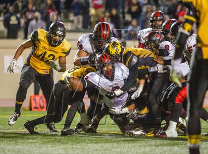 Thumbnail 2 in South Gate vs. San Fernando (CIF LA City Section D2 Final) photogallery.