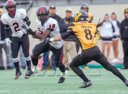 Thumbnail 2 in South Gate vs. San Fernando (CIF LA City Section D2 Final) photogallery.