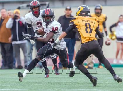 Thumbnail 3 in South Gate vs. San Fernando (CIF LA City Section D2 Final) photogallery.