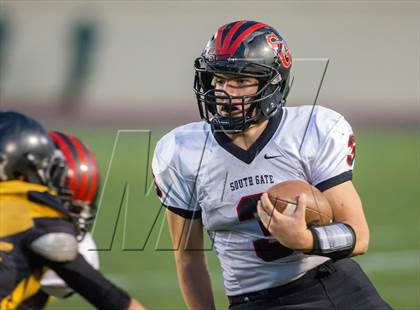 Thumbnail 3 in South Gate vs. San Fernando (CIF LA City Section D2 Final) photogallery.