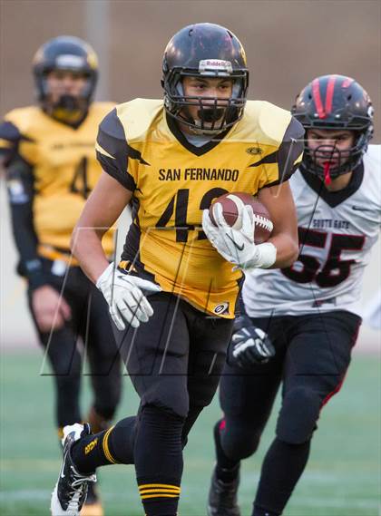 Thumbnail 3 in South Gate vs. San Fernando (CIF LA City Section D2 Final) photogallery.
