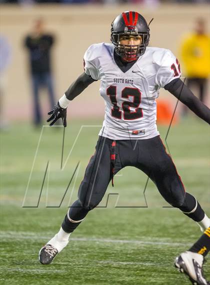 Thumbnail 3 in South Gate vs. San Fernando (CIF LA City Section D2 Final) photogallery.