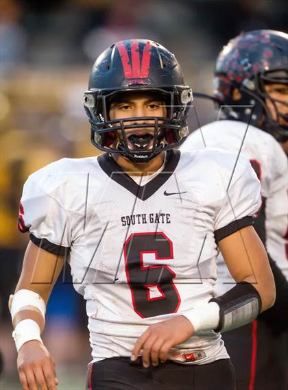 Thumbnail 1 in South Gate vs. San Fernando (CIF LA City Section D2 Final) photogallery.