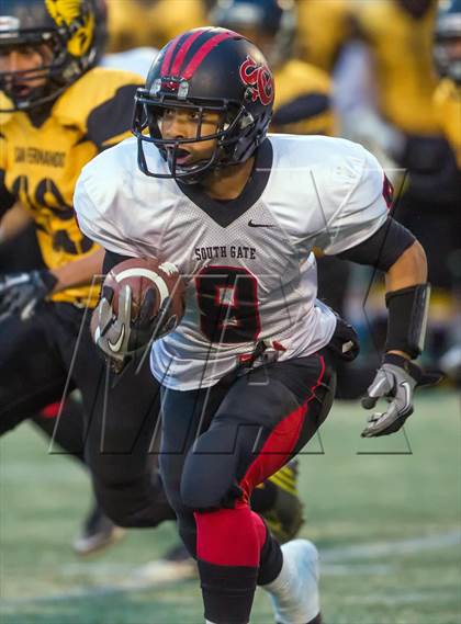 Thumbnail 1 in South Gate vs. San Fernando (CIF LA City Section D2 Final) photogallery.