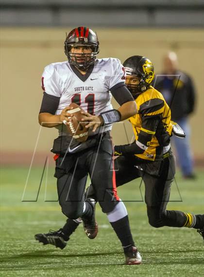 Thumbnail 3 in South Gate vs. San Fernando (CIF LA City Section D2 Final) photogallery.