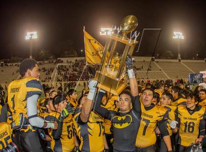 Thumbnail 1 in South Gate vs. San Fernando (CIF LA City Section D2 Final) photogallery.