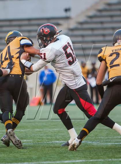 Thumbnail 1 in South Gate vs. San Fernando (CIF LA City Section D2 Final) photogallery.
