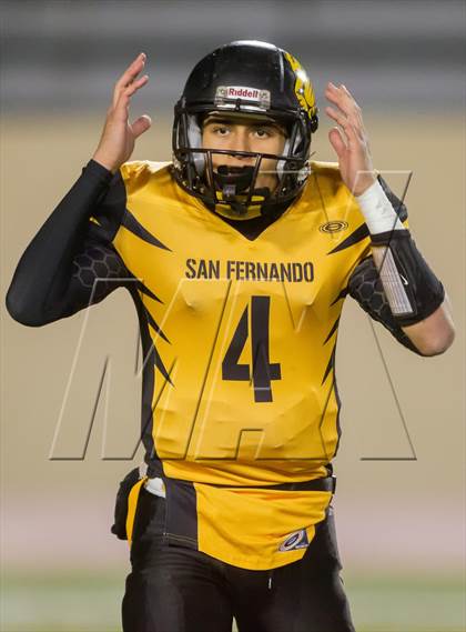 Thumbnail 3 in South Gate vs. San Fernando (CIF LA City Section D2 Final) photogallery.