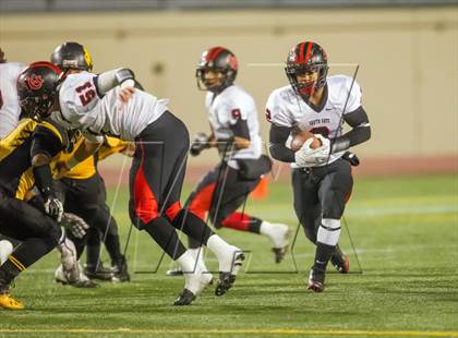 Thumbnail 1 in South Gate vs. San Fernando (CIF LA City Section D2 Final) photogallery.