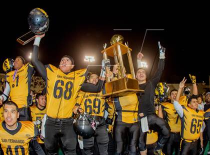 Thumbnail 2 in South Gate vs. San Fernando (CIF LA City Section D2 Final) photogallery.