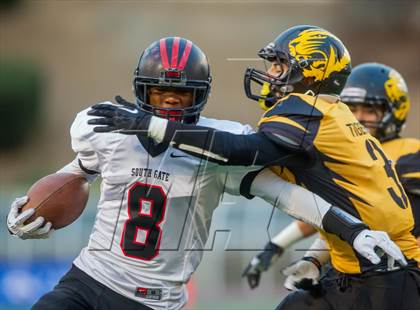 Thumbnail 1 in South Gate vs. San Fernando (CIF LA City Section D2 Final) photogallery.
