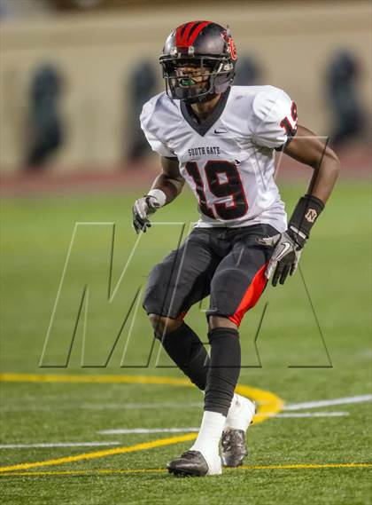 Thumbnail 2 in South Gate vs. San Fernando (CIF LA City Section D2 Final) photogallery.