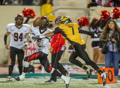 Thumbnail 1 in South Gate vs. San Fernando (CIF LA City Section D2 Final) photogallery.