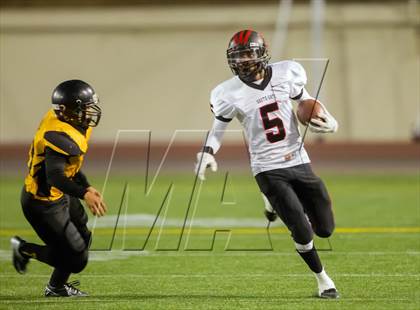 Thumbnail 1 in South Gate vs. San Fernando (CIF LA City Section D2 Final) photogallery.