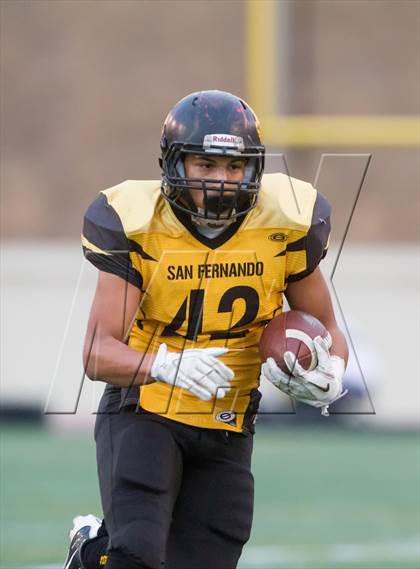 Thumbnail 1 in South Gate vs. San Fernando (CIF LA City Section D2 Final) photogallery.