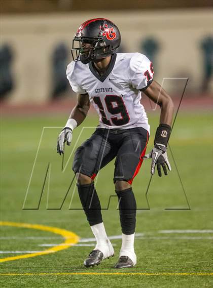 Thumbnail 3 in South Gate vs. San Fernando (CIF LA City Section D2 Final) photogallery.