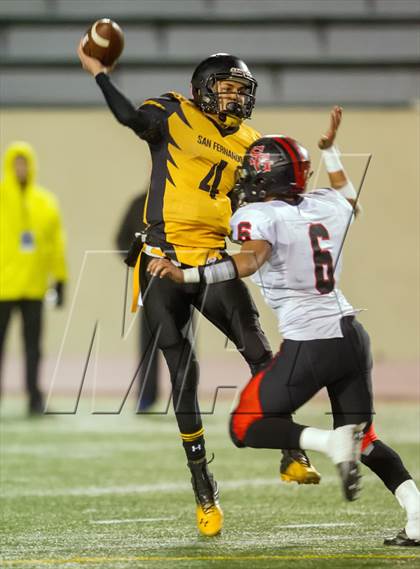 Thumbnail 1 in South Gate vs. San Fernando (CIF LA City Section D2 Final) photogallery.