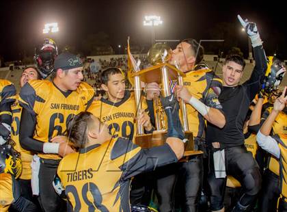 Thumbnail 2 in South Gate vs. San Fernando (CIF LA City Section D2 Final) photogallery.