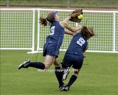 Thumbnail 3 in Flintridge Prep vs. Pomona Catholic (D5 Sec. Final) photogallery.