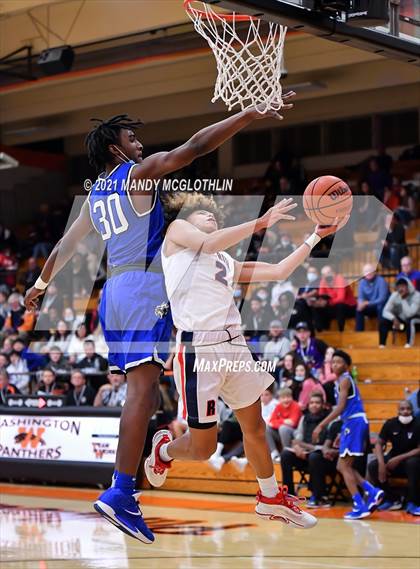 Thumbnail 2 in St. Rita vs. Vashon (Kevin Brown Memorial Tournament of Champions) photogallery.