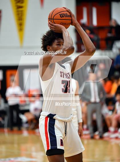 Thumbnail 2 in St. Rita vs. Vashon (Kevin Brown Memorial Tournament of Champions) photogallery.