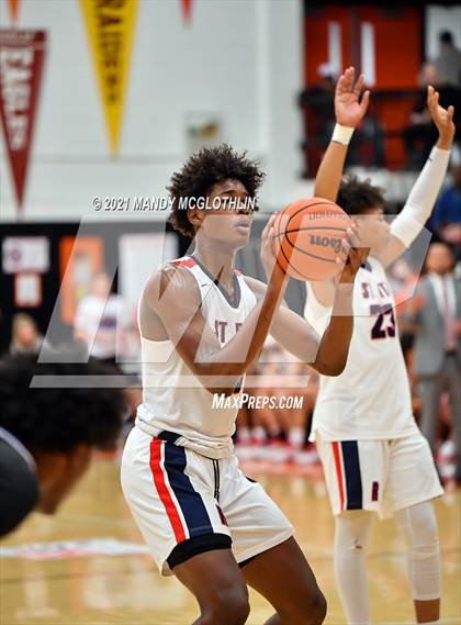 Thumbnail 2 in St. Rita vs. Vashon (Kevin Brown Memorial Tournament of Champions) photogallery.
