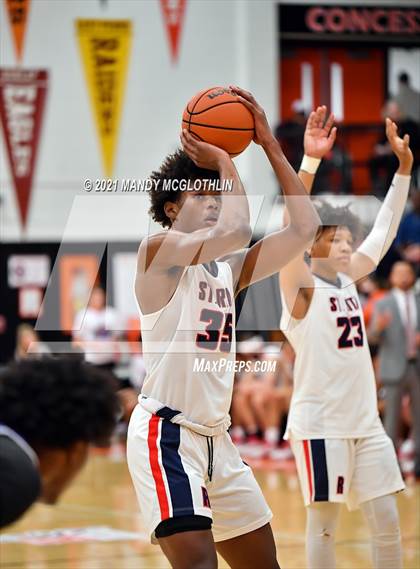 Thumbnail 3 in St. Rita vs. Vashon (Kevin Brown Memorial Tournament of Champions) photogallery.