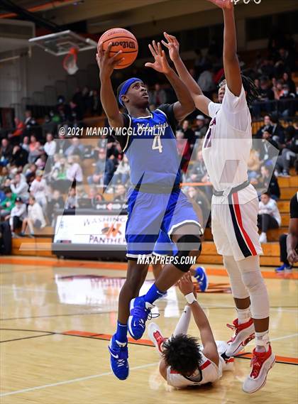 Thumbnail 2 in St. Rita vs. Vashon (Kevin Brown Memorial Tournament of Champions) photogallery.