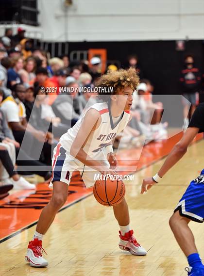 Thumbnail 2 in St. Rita vs. Vashon (Kevin Brown Memorial Tournament of Champions) photogallery.