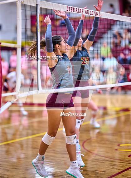 Thumbnail 3 in Clear Brook @ Deer Park photogallery.