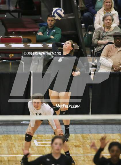 Thumbnail 1 in Newman vs Pope John Paul (LHSAA Division IV Semifinal Playoff) photogallery.