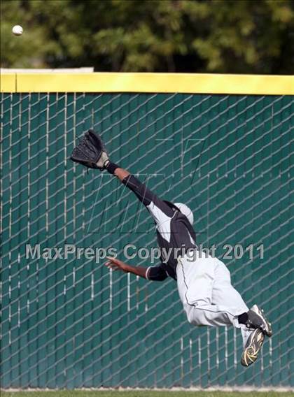 Thumbnail 3 in Rodriguez vs. Benicia (CIF SJS D3 Final) photogallery.