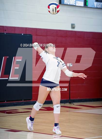 Thumbnail 3 in Chilton County vs Jemison (Chilton County Tournament) photogallery.