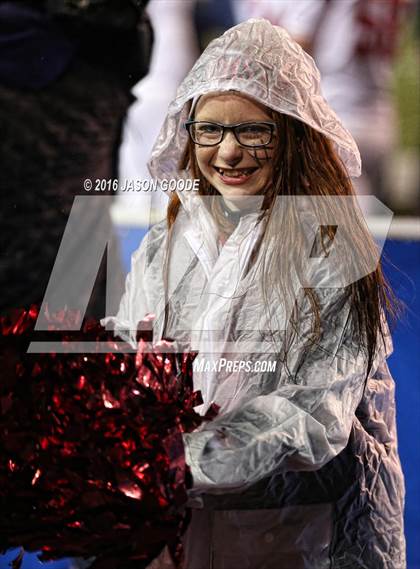 Thumbnail 1 in Whitehaven vs. Oakland  (TSSAA Division I Class 6A Final) photogallery.