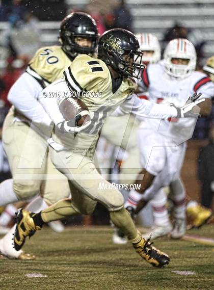 Thumbnail 1 in Whitehaven vs. Oakland  (TSSAA Division I Class 6A Final) photogallery.